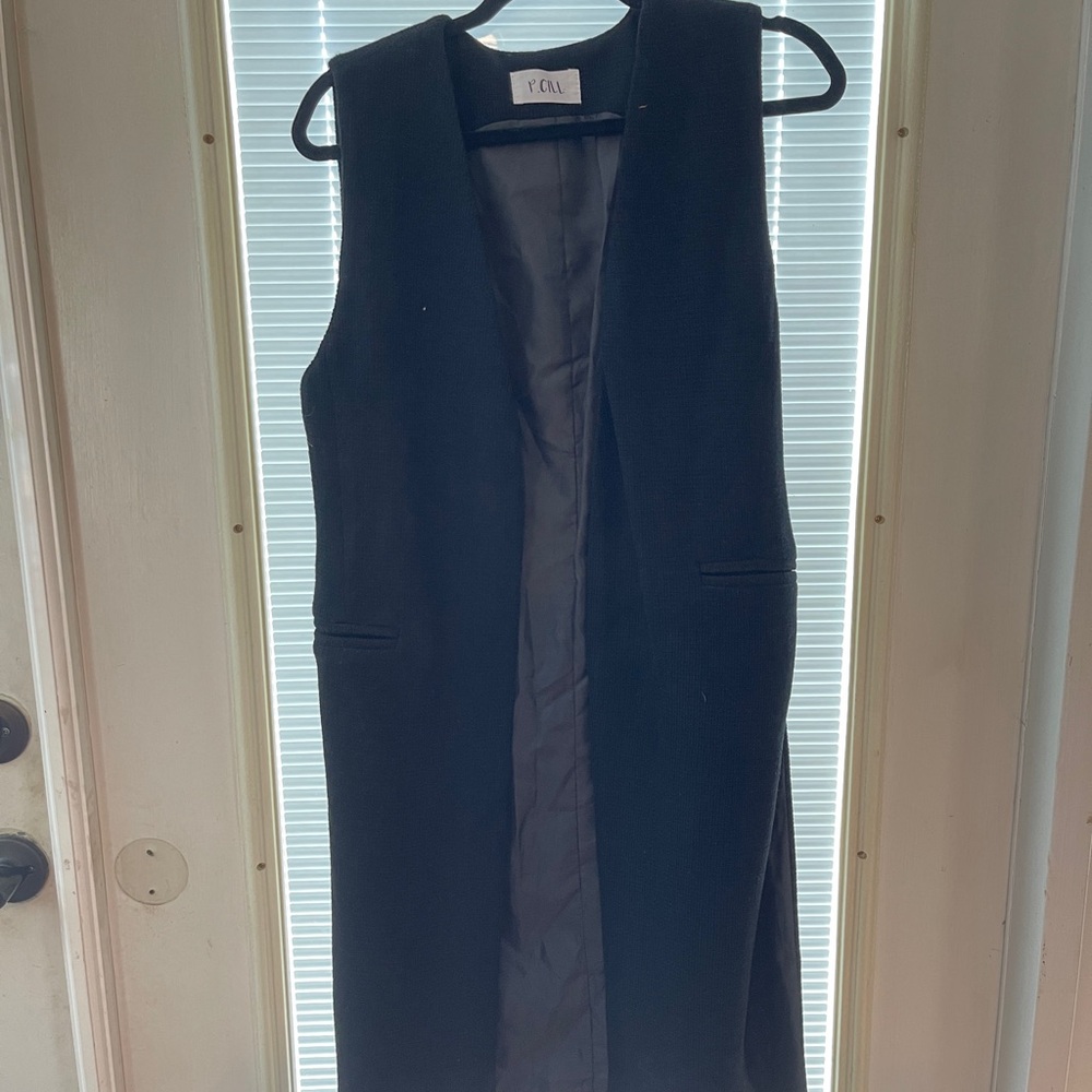 Black Sleeveless V-Neck Sheath Vest